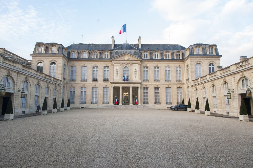 Crack à Paris : la Préfecture de police veut déplacer les consommateurs sur une friche industrielle  L-Elysee-en-avril-2016_exact1024x768_l