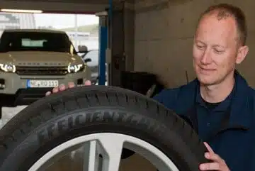 Quels sont les critères à prendre en compte pour choisir le bon pneu pour votre voiture