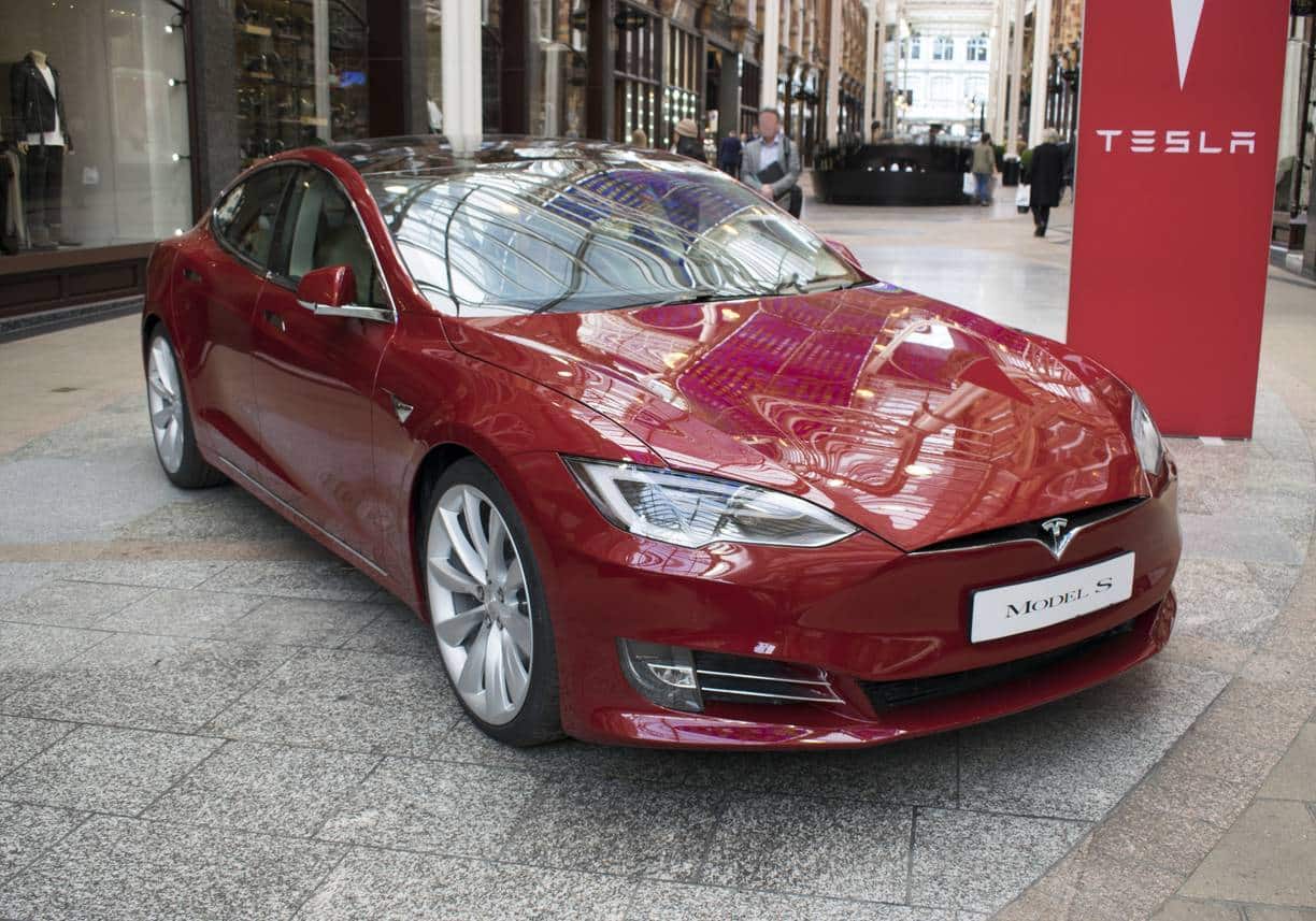 voiture Tesla, entretien, accessoires