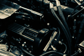 Quel moteur privilégier pour une voiture d’occasion : essence, diesel ou hybride ?
